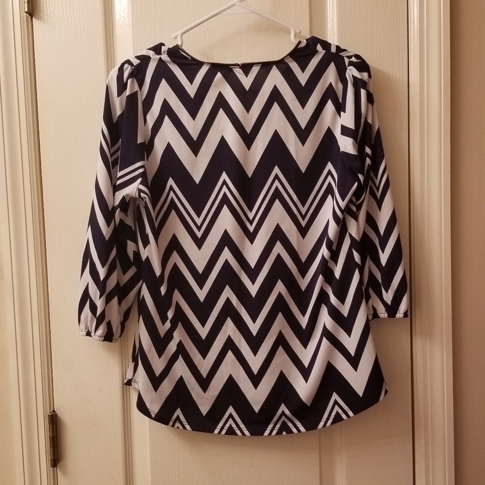 Navy blue and white Chevron blouse - Picture 2 of 2